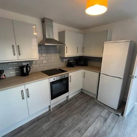 Amazing 8 Person 4 Bedroom And 2 Bathroom Mega House! Kingston upon Hull Buitenkant foto