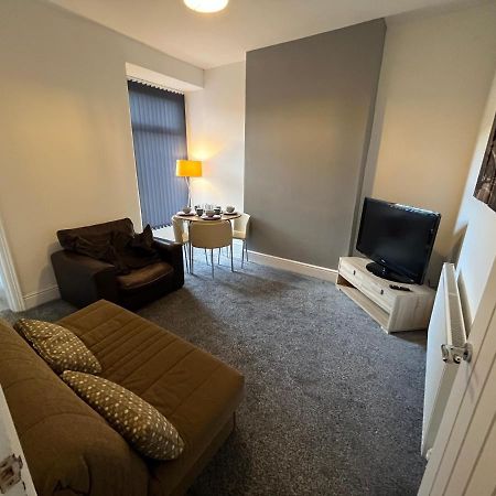 Amazing 8 Person 4 Bedroom And 2 Bathroom Mega House! Kingston upon Hull Buitenkant foto