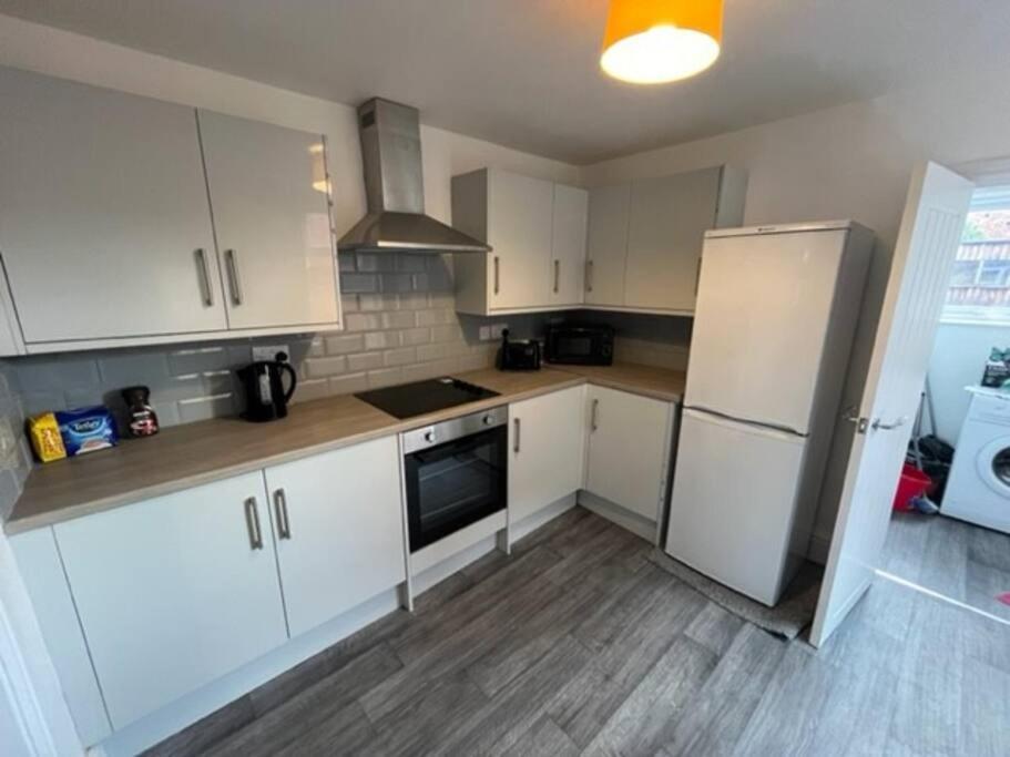Amazing 8 Person 4 Bedroom And 2 Bathroom Mega House! Kingston upon Hull Buitenkant foto