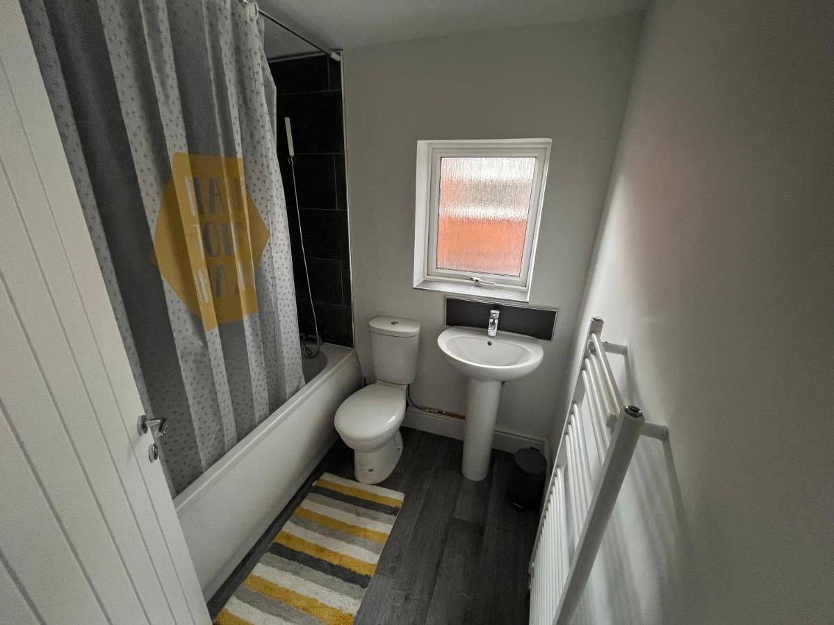 Amazing 8 Person 4 Bedroom And 2 Bathroom Mega House! Kingston upon Hull Buitenkant foto