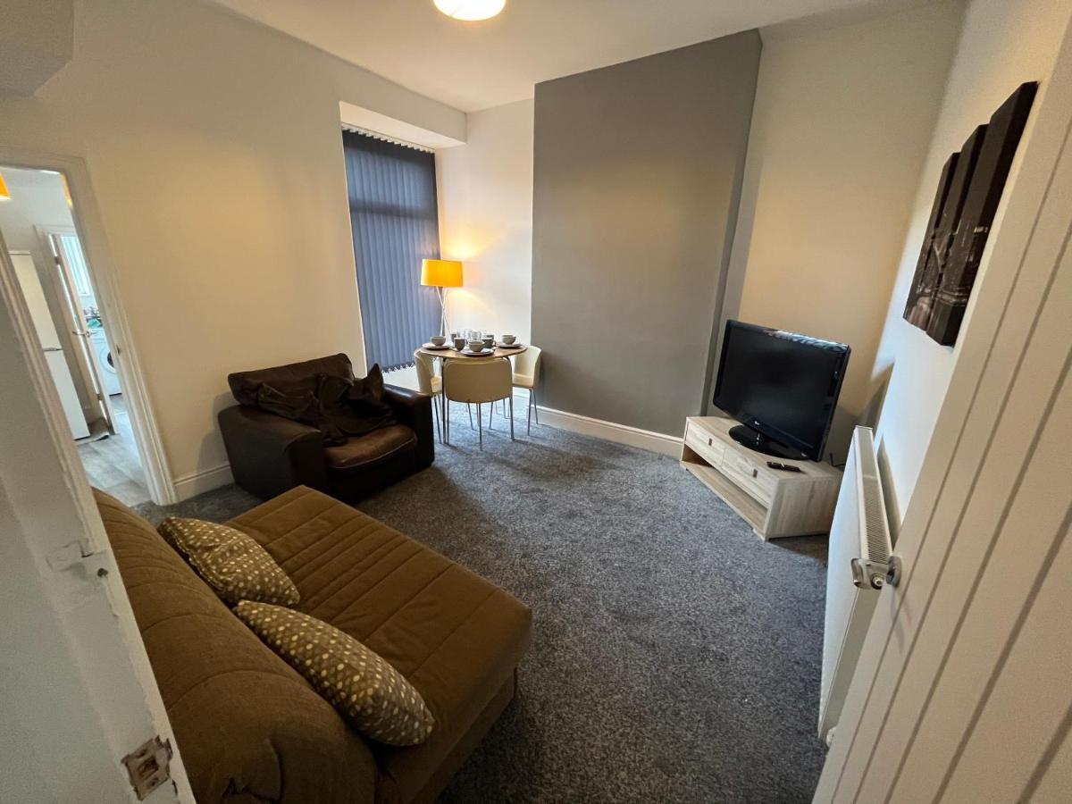 Amazing 8 Person 4 Bedroom And 2 Bathroom Mega House! Kingston upon Hull Buitenkant foto