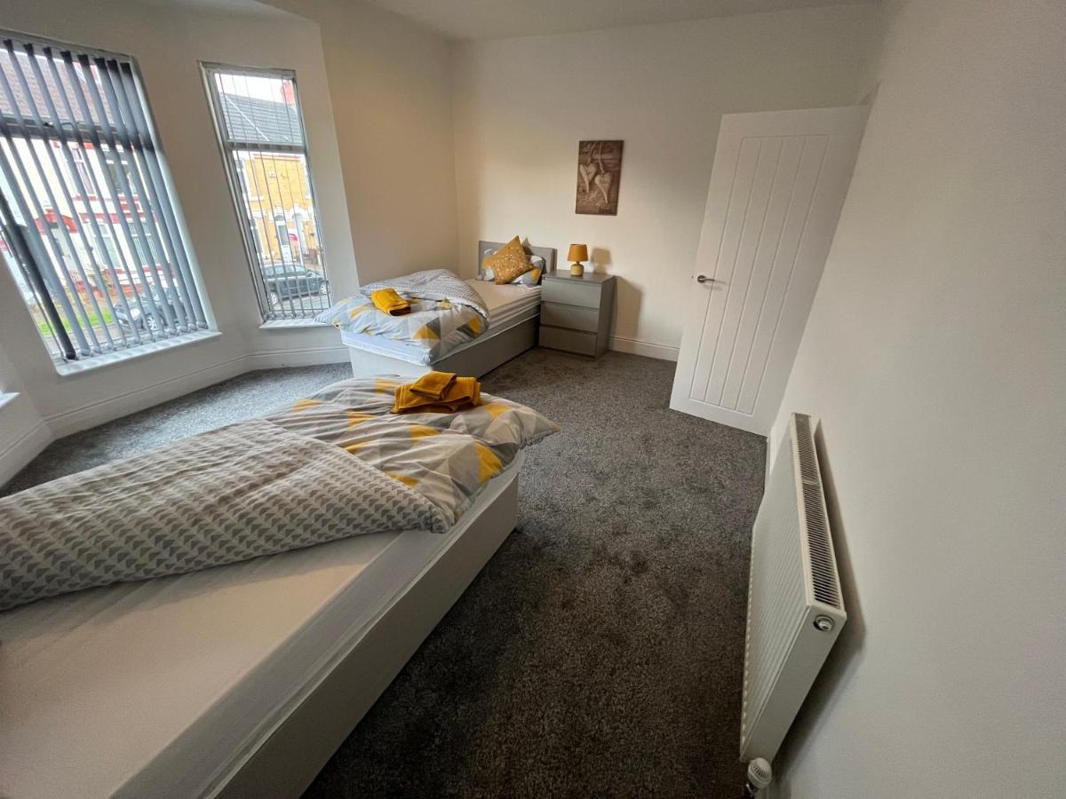 Amazing 8 Person 4 Bedroom And 2 Bathroom Mega House! Kingston upon Hull Buitenkant foto